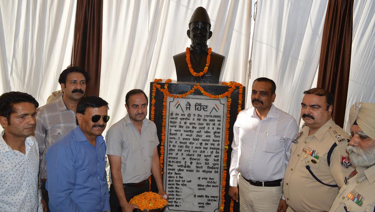 Unveiling the statue of Sh. Hans Raj in Police Post Nangal Bhoor in Pathankot